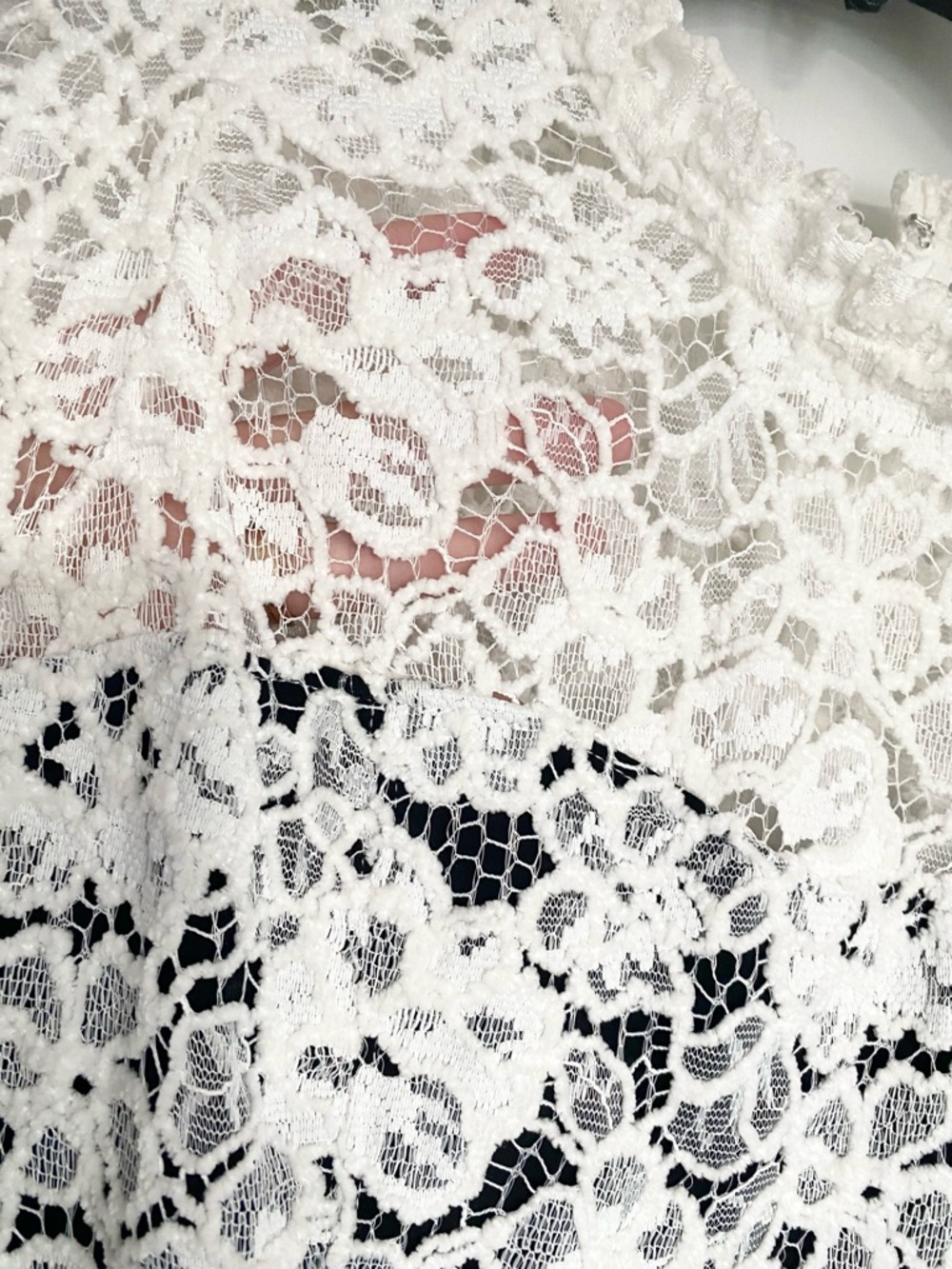 White House Black Market White Lace Sleeveless Camisole - Picture 4 of 5